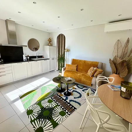 Confortable T2 Vue Avec Terrasse Amenagee Et Parking Prive, Et Port A Pied Sanary-sur-Mer