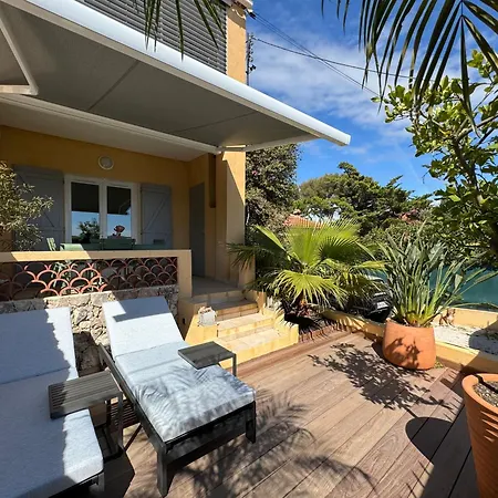 Apartment Confortable T2 Vue Avec Terrasse Amenagee Et Parking Prive, Et Port A Pied