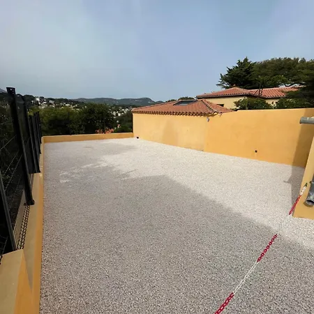 Confortable T2 Vue Avec Terrasse Amenagee Et Parking Prive, Et Port A Pied Apartment Sanary-sur-Mer