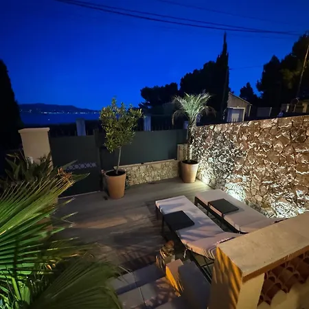 Confortable T2 Vue Avec Terrasse Amenagee Et Parking Prive, Et Port A Pied * Sanary-sur-Mer