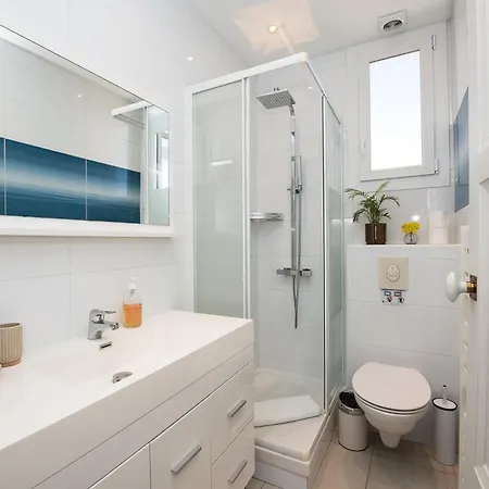 Confortable T2 Vue Avec Terrasse Amenagee Et Parking Prive, Et Port A Pied * Sanary-sur-Mer