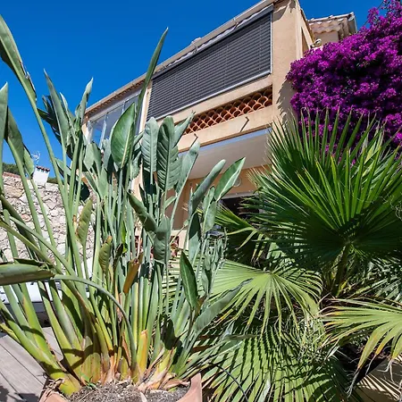 Confortable T2 Vue Avec Terrasse Amenagee Et Parking Prive, Et Port A Pied Apartment