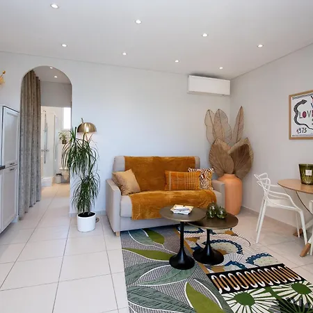 Confortable T2 Vue Avec Terrasse Amenagee Et Parking Prive, Et Port A Pied