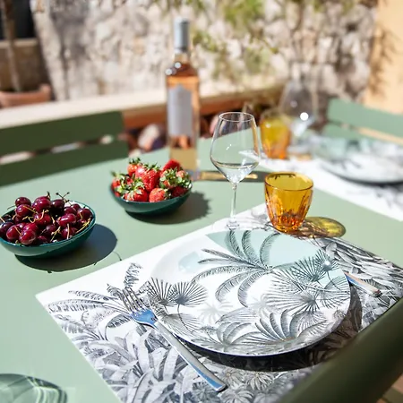 Apartment Confortable T2 Vue Avec Terrasse Amenagee Et Parking Prive, Et Port A Pied